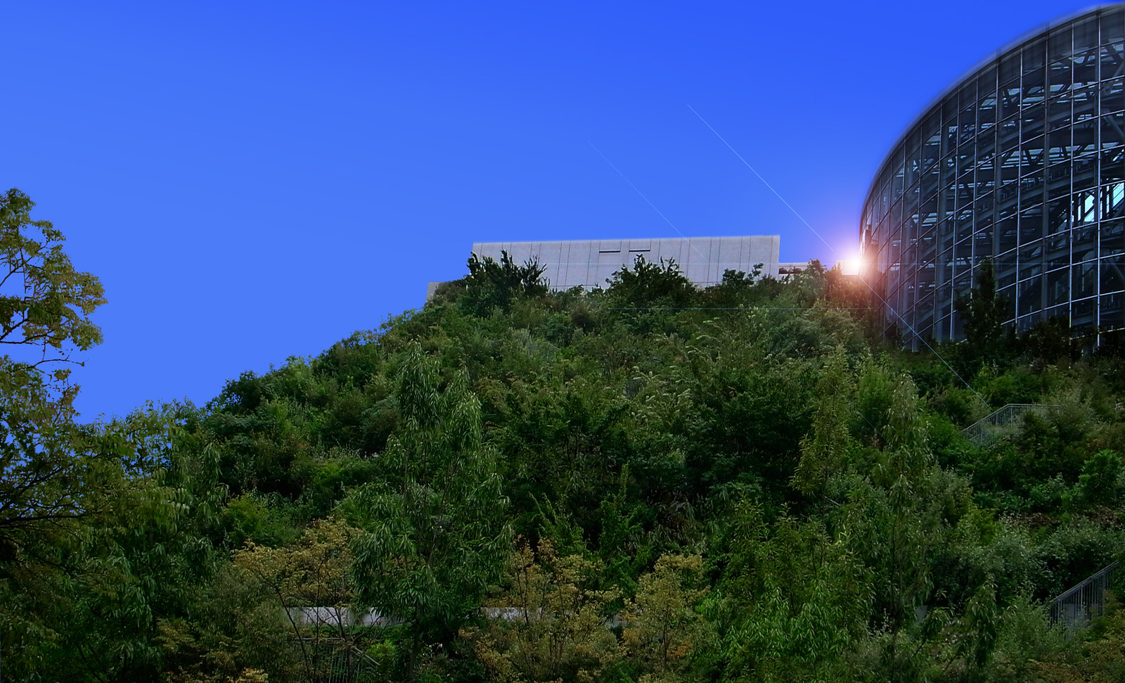 Fukuoka, ministerio con parque piramidal