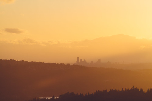 seattle canon sunset city downtown issaquahhighlands orange yellow cityscape canon135mmf2lusm canoneos7d washington