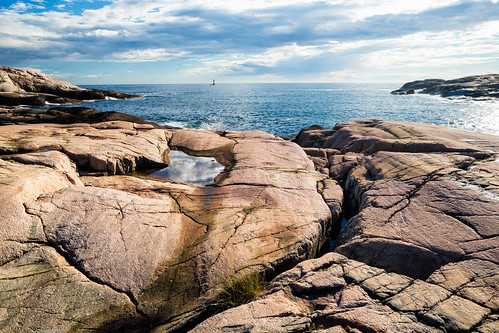 sea summer cliff seascape rock landscape se sweden outdoor formation sverige polarizer hav bohuslän västkusten grebbestad klippor västragötalandslän canonef24mmf14liiusm canoneos5dmarkiii tjurpannansnaturreservat
