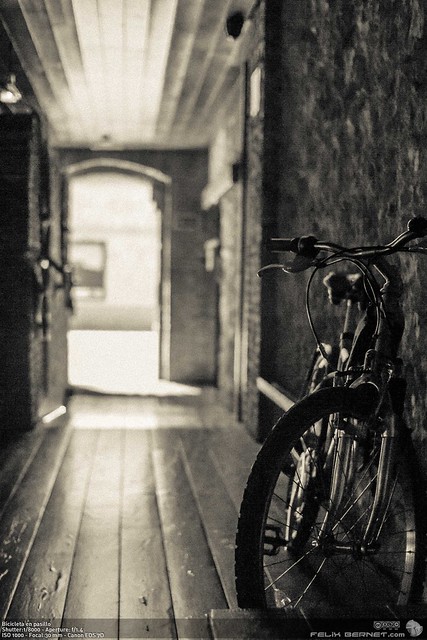 Bicicleta en pasillo
