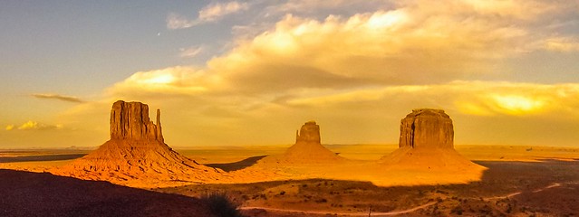 nearing sunset Monument Valley