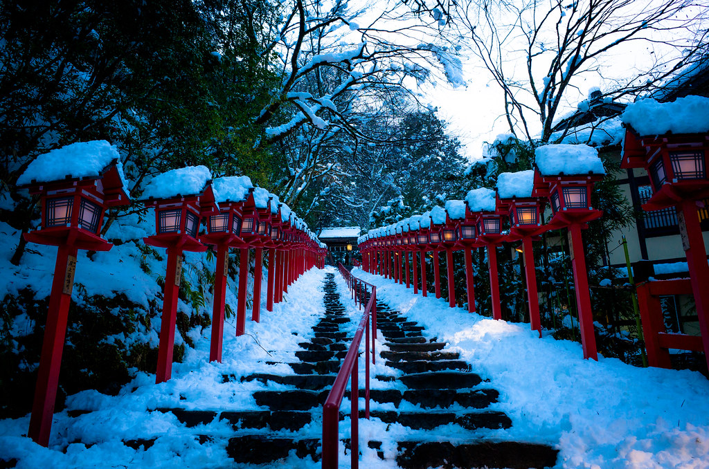 slight lights (Kifune shrine, Kyoto) | 1/60s f/5.0 ISO400 | Marser | Flickr