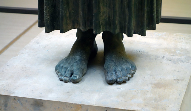 Charioteer of Delphi, feet
