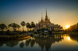 Wihan Wat Luang Pho Toe
