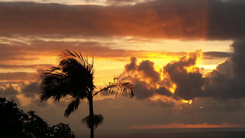 ocean clouds sunrise hawaii sunbeams