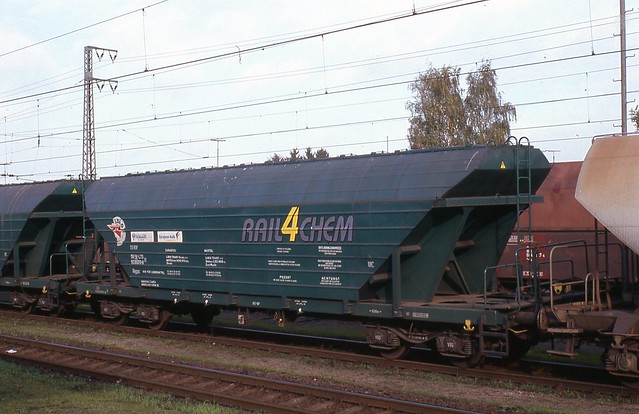 Slovaakse graanwagen privaat met opschriften van Loko trans/ Wagon Care/European Buls/Rail4chem . dat wil vermoedelijk zeggen dat er een samenwerkings verband is voor deze traffic voor graan treinen van en naar ... ? hier te Emmerich 21/010/2006.
