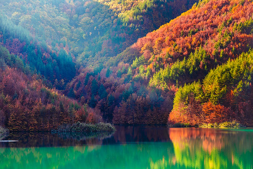 autumn lake sunrise bulgaria rhodopemountains ermariver centralrhodopes