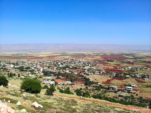 lebanese village campagne campaign country capagna town blue sky cloudless deir el ahmar couvent rouge tourism travel viaggio voyage liban tourisme plain plaine paysage landscape libano peace paix pax pace mir لبنان قرية دير الاحمر سهل بقاع سماء زرقاء سياحة سفر منظر ديرالاحمر ديرالأحمر deirelahmar