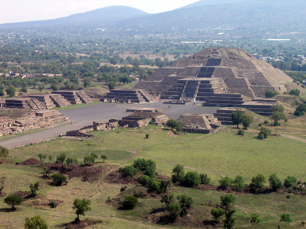 standing on the pyramid of the sun looking at the pyramid … | Flickr