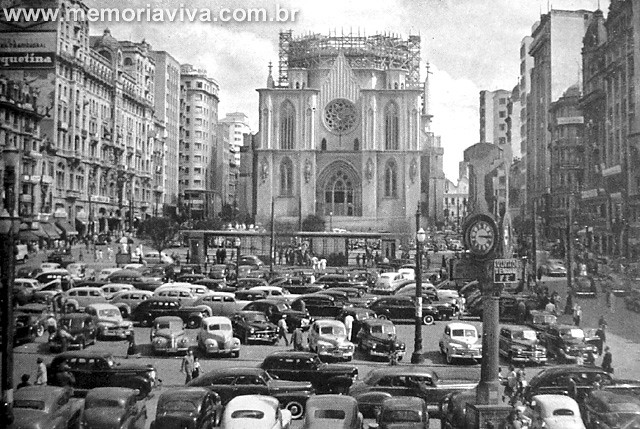 SP - Praça da Sé (2), Praça da Sé no começo de 1952, quando…