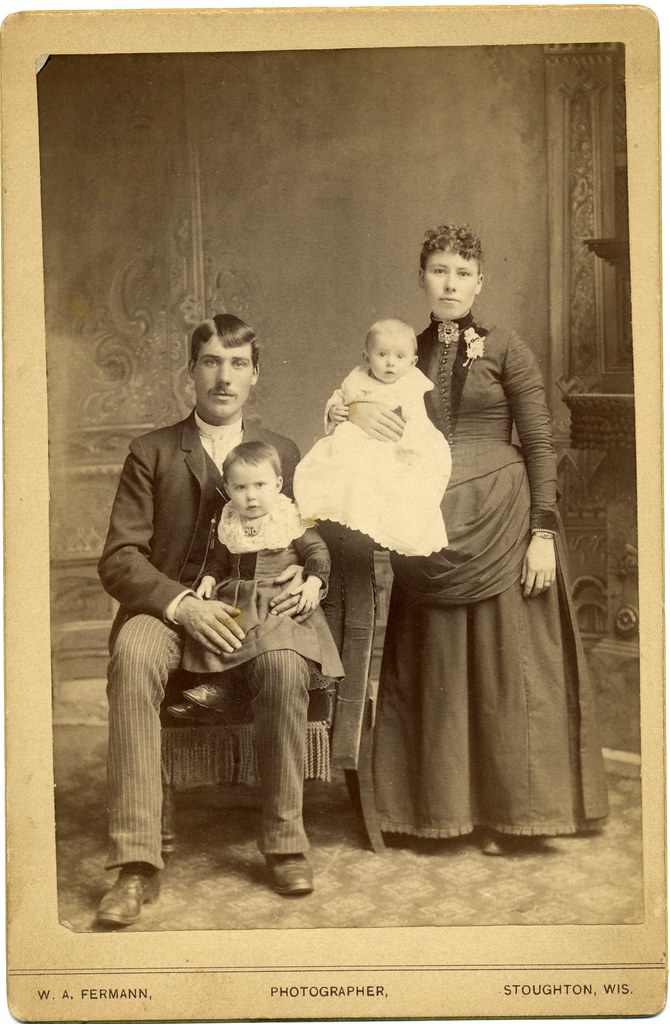 CAB Portrait of a young family - U.S.A. - c.1885