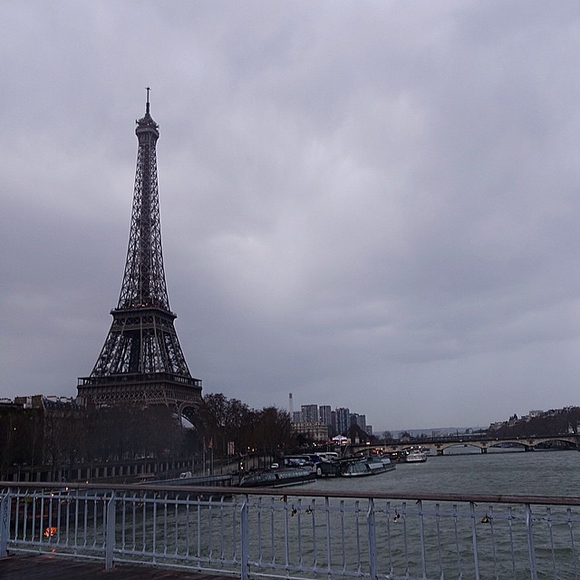Aujourd'hui tout gris. Tour Eiffel, ciel, Seine. #igerspar… | Flickr