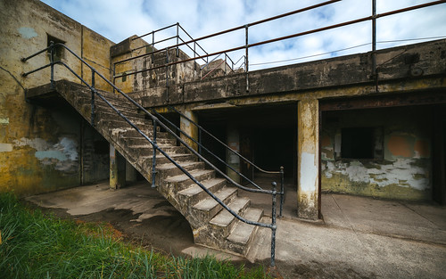 fortworden armybase structure abandoned statepark pacificnorthwest military canon wideangle pnw stairs staircase canoneos5dmarkiii samyang14mmf28ifedmcaspherical washington