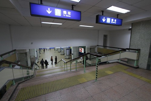 Interchange passageway at Chaoyangmen station on Line 2