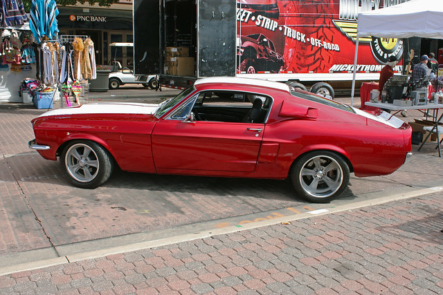 1967 Ford Mustang 2+2 Fastback (3 of 5)