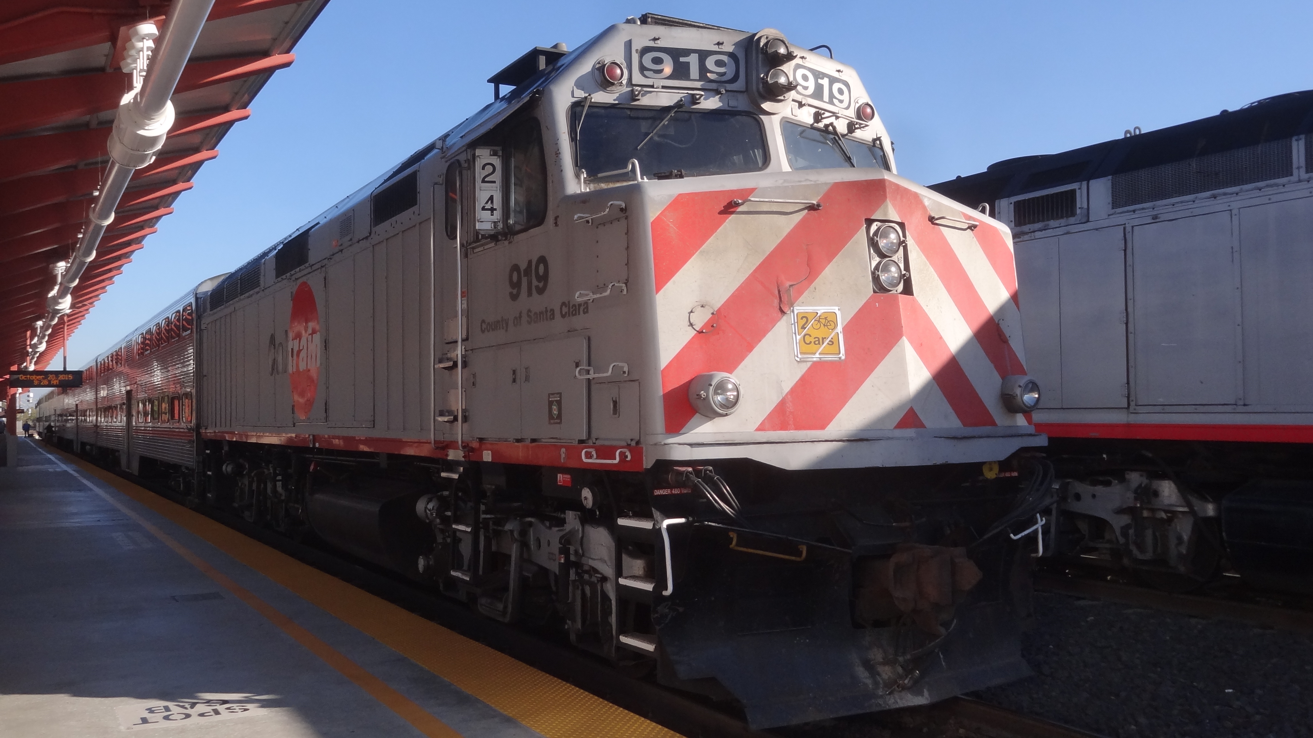 Caltrain locomotive unit 919, Santa Clara County, docked at San Jose Diridon