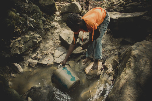 water farmers farming mining diamond clean sierraleone agriculture easternprovince koidu pelewanhun