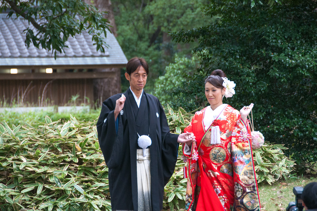 formally dressed couple in a formal pose at Hama-rikyu | Flickr
