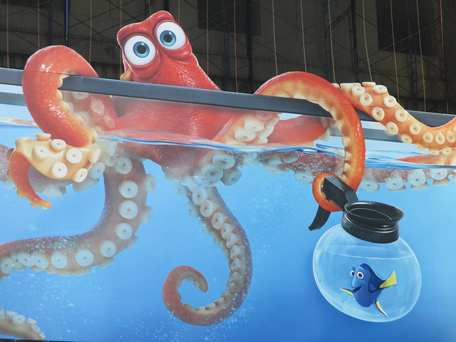Finding Dory Billboard - Orange Octopus in Aquarium 1712