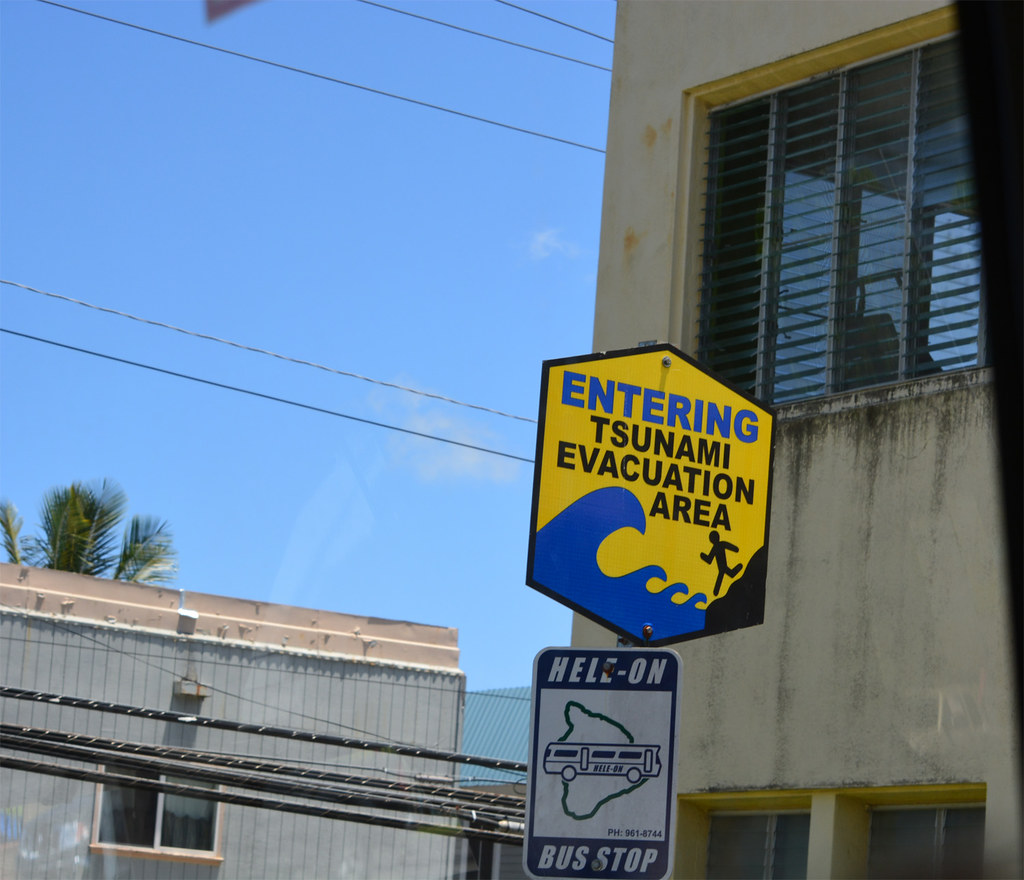 Hilo Distance Sign 045 Hilo Signs 1 | They had signs showing people should run … | Flickr