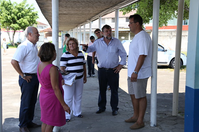 Em visita ao Colégio Estadual Prefeito Joaquim da Silva Mafra, em Guaratuba