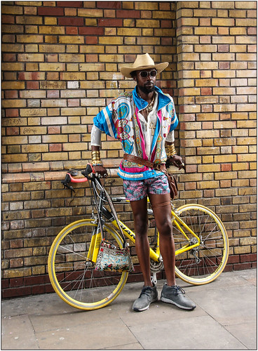 Colourful Character | Cyclist in Shoreditch kindly agreed to… | Flickr