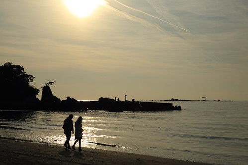 people beach silhouette couple dusk peaceful seashore 2015 wintersea