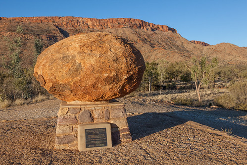 grave memorial desert australia boulder christian missionary outback northernterritory johnflynn westmacdonnellranges