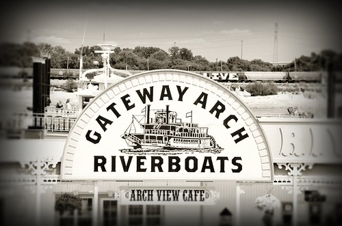 signs sign stlouis missouri mississippiriver gatewayarchriverboats archviewcafe