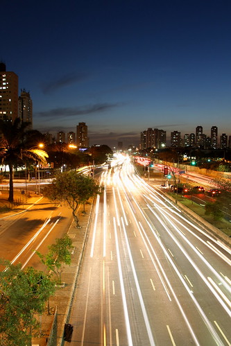 city sunset pordosol cidade brazil cars brasil canon rebel lights traffic sãopaulo carros luzes tráfego t4i canont4i canonrebelt4i