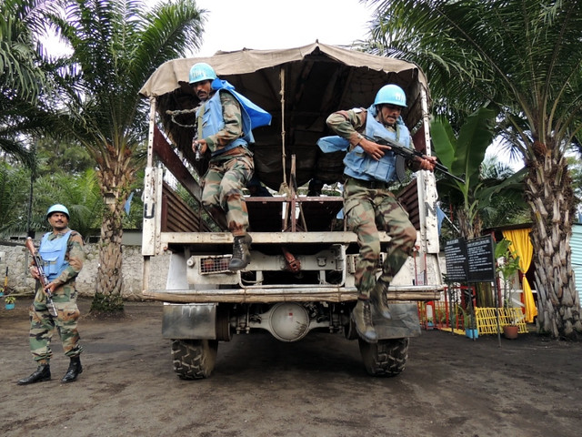 Himbi, Nord-Kivu, RD Congo, 23 octobre 2014 : Les Casques bleus de la Force de réaction rapide de la MONUSCO basée à Himbi, en train d’exécuter un exercice  pour maintenir un haut niveau de préparation opérationnelle.