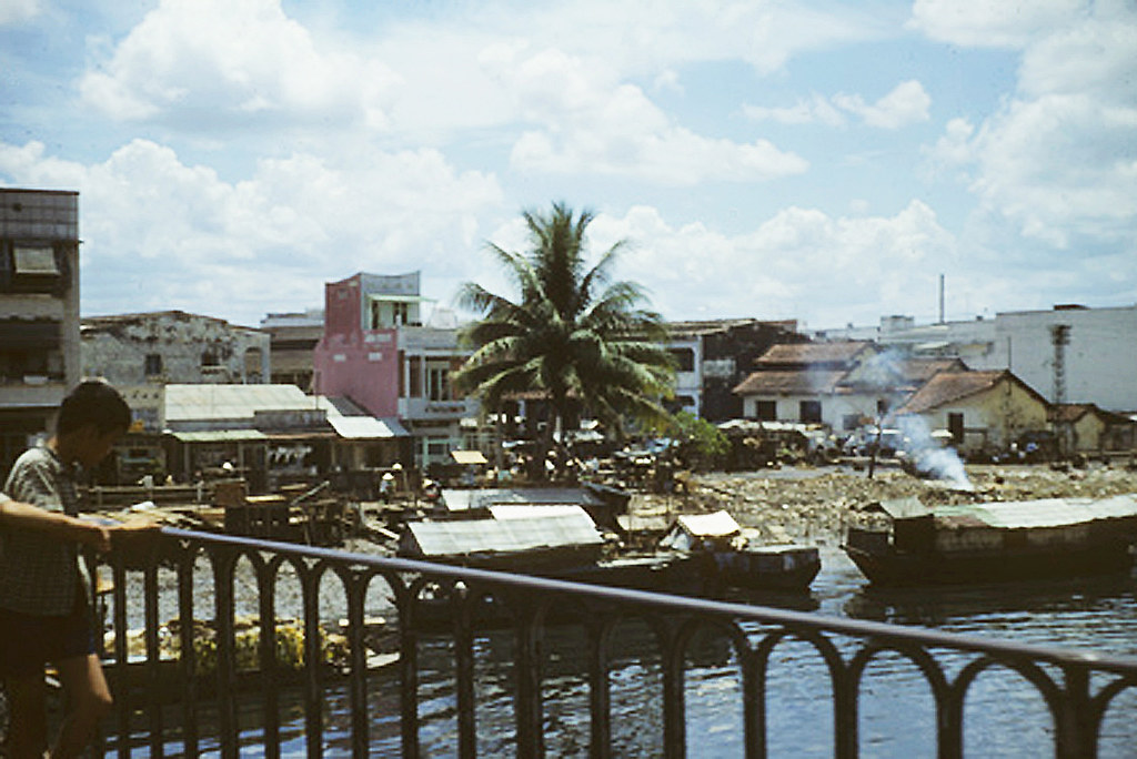 1967 Saigon canal - slums - CẦU THỊ NGHÈ và khu vực phía sau Chợ Thị Nghè