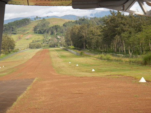 new guinea papua airstrip ehp niugini aiura