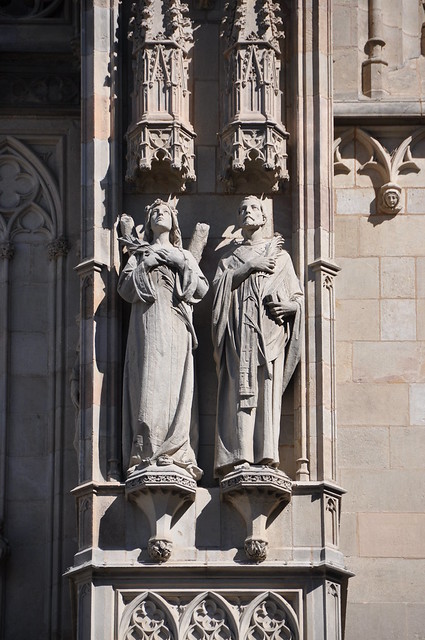 Barcelona. Cathedral church of the Holy Cross and Saint Eulalia. Neo-Gothic facade. Saint Eulalia and Saint Felix. 1887-1890. Agustí Querol, sculptor