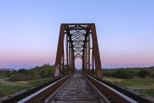 old railroad sunset train canon twilight track texas tx rusty bluehour harlingen rgv 956 78550 hrl 70d harlingentexas harlingentx raulcano