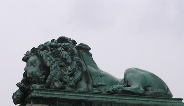 1828 Berlin ruhender Löwe auf Grabmal Scharnhorst von Christian Daniel Rauch Bronze Invalidenfriedhof Scharnhorststraße 25 in 10115 Mitte