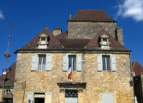 Dordogne: Domme: mairie flag | by green voyage