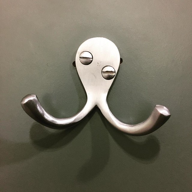 Drunk octopus wants to pick a fight  #cantunsee