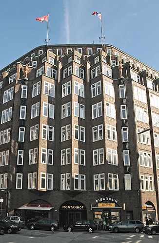 33_48050 Eingangsbereich vom Klinker-Kontorhaus Montanhof. Das expressionistische Bürogebäude wurde von den Architekten Distel + Grubitz für das  im Hamburger Kontorhausviertel entworden.