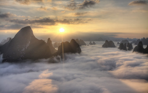 the brothers by Gregory Michiels Photography, Sunrise from xianggongshan or xianggong mountain.
Read the whole Xianggong mountain blog post and be