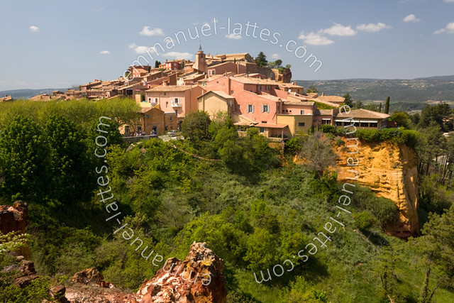 Village de Roussillon (84220) (Vaucluse (84), France). - a photo on ...