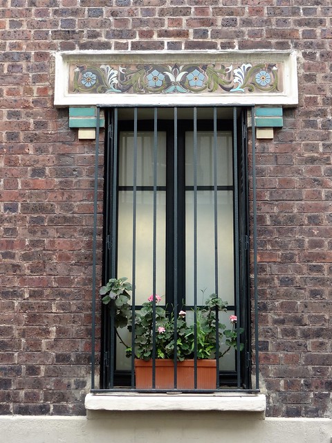 Window rue Jean Ferrandi