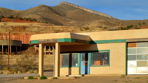 d3200 edk7 2013 usa arizona cochisecounty bisbee lowell ghosttown old abandoned gas service station lavenderpitprocessingstructure lateafternoon architecture building oldstructure landscape desert hill