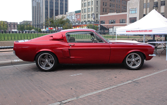 1967 Ford Mustang 2+2 Fastback (2 of 5)