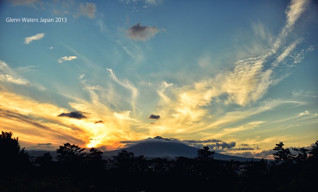 龍神　Dragons in the sky. Iwaki Volcano on a summer's evening. © Glenn E Waters. Japan 2013　Over 7,000 visits to this photo.