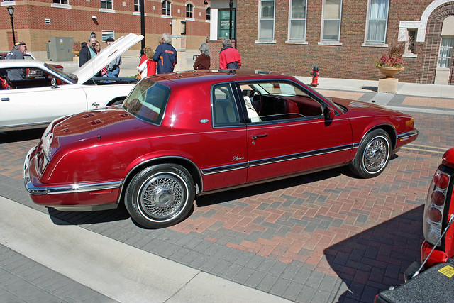 1992 Buick Riviera Coupe (4 of 6)