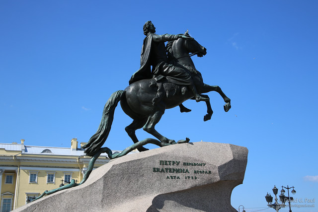 Statue of a man on a horse