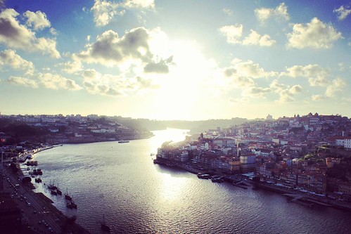 #porto #igerporto #instaporto #portugal #adventurelife #jeepsoul #adventuresoul #jeeplife #follow2follow #follow4follow #like4like #letstravel #iger #getlost 🌎 | by Helderkc