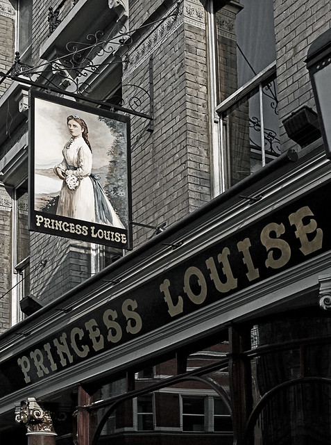 Princess Louise Pub - High Holborn (Canon 500D & Samyang 35mm F1.4)