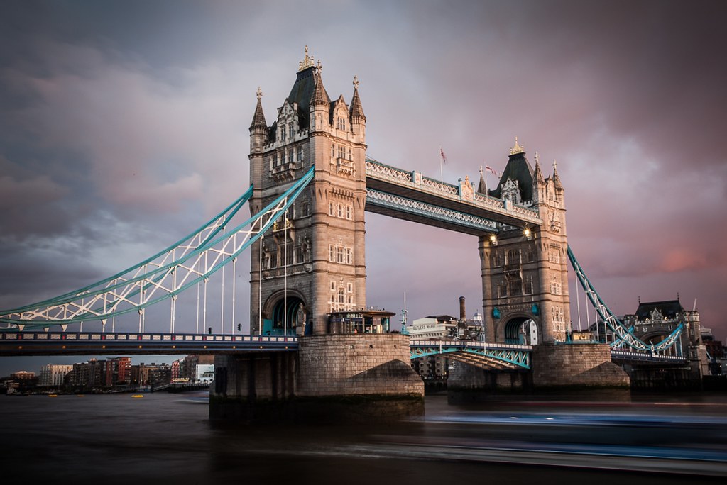 Uk most ru. Тауэрский мост в Лондоне. Тауэрский мост панорама. Тауэрский мост достопримечательности Лондона. Тауэрский мост 19 век.